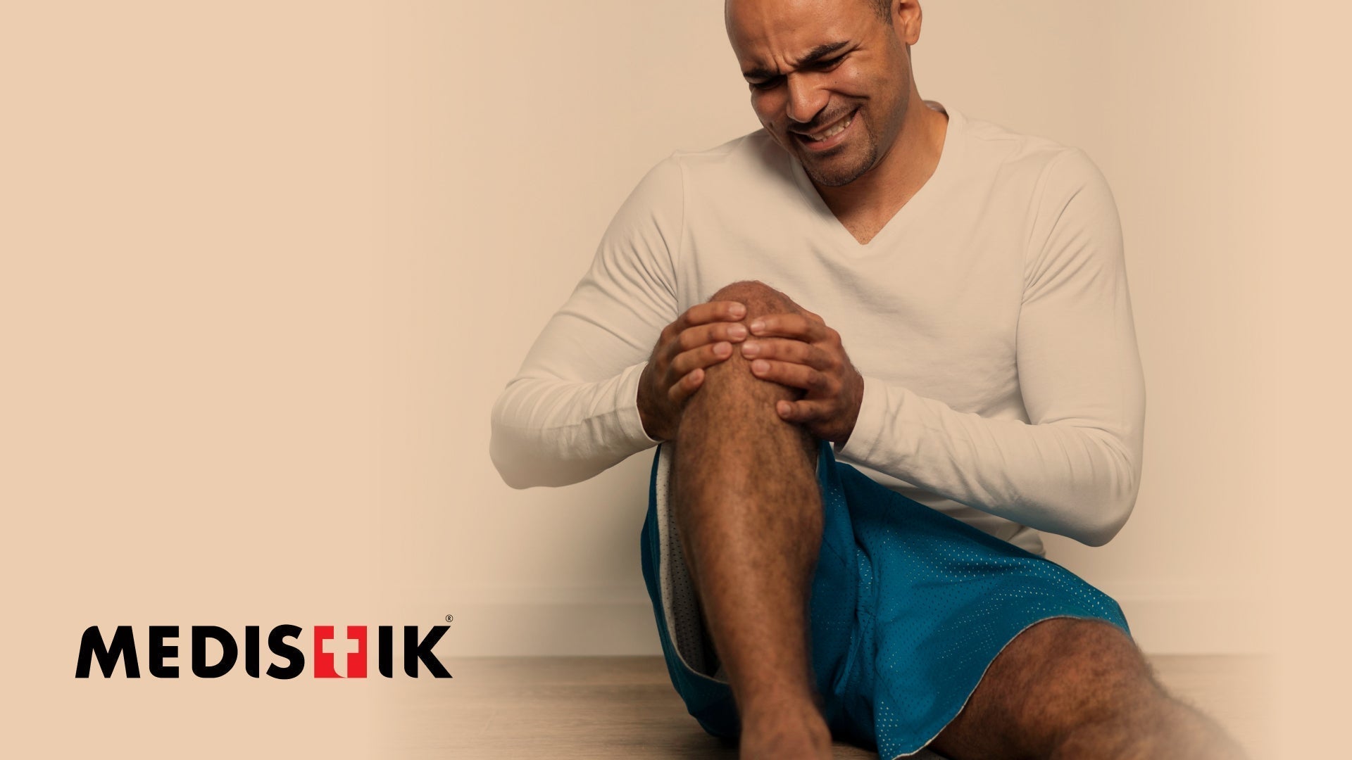 Person holding knee in pain — expert advice on the best painkillers and treatments for knee pain at home.